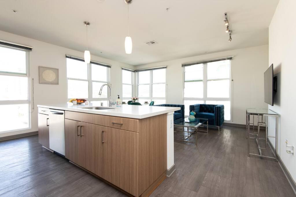 Centrally Located Apartments With Free Parking Glendale Eksteriør bilde